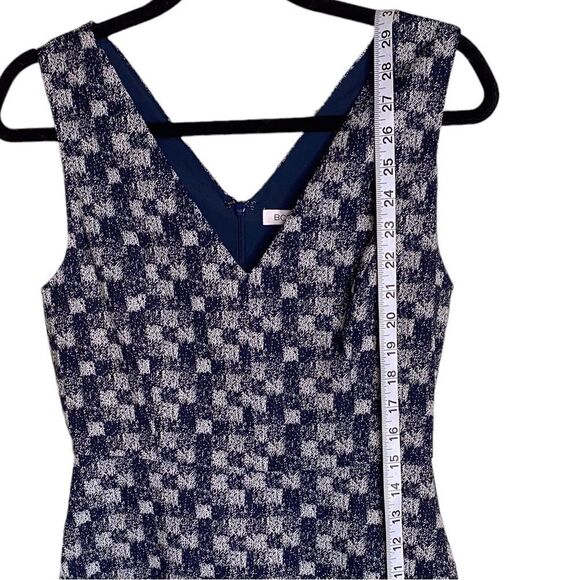 BCBGeneration Navy Jacquard Textured V Neck V Back Skort Romper Women’s Size 4 - Picture 5 of 14